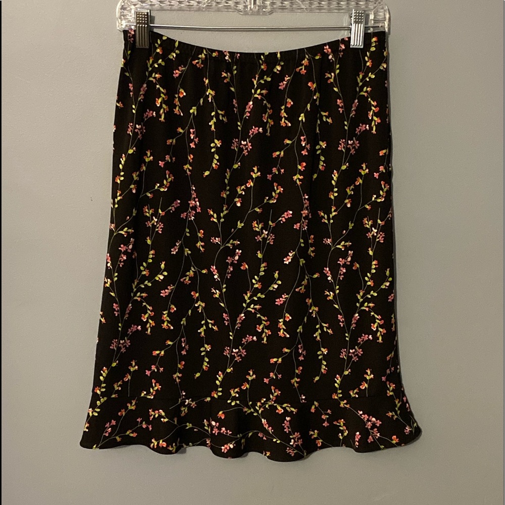 💖 Flowered skirt with scalloped detail 💚